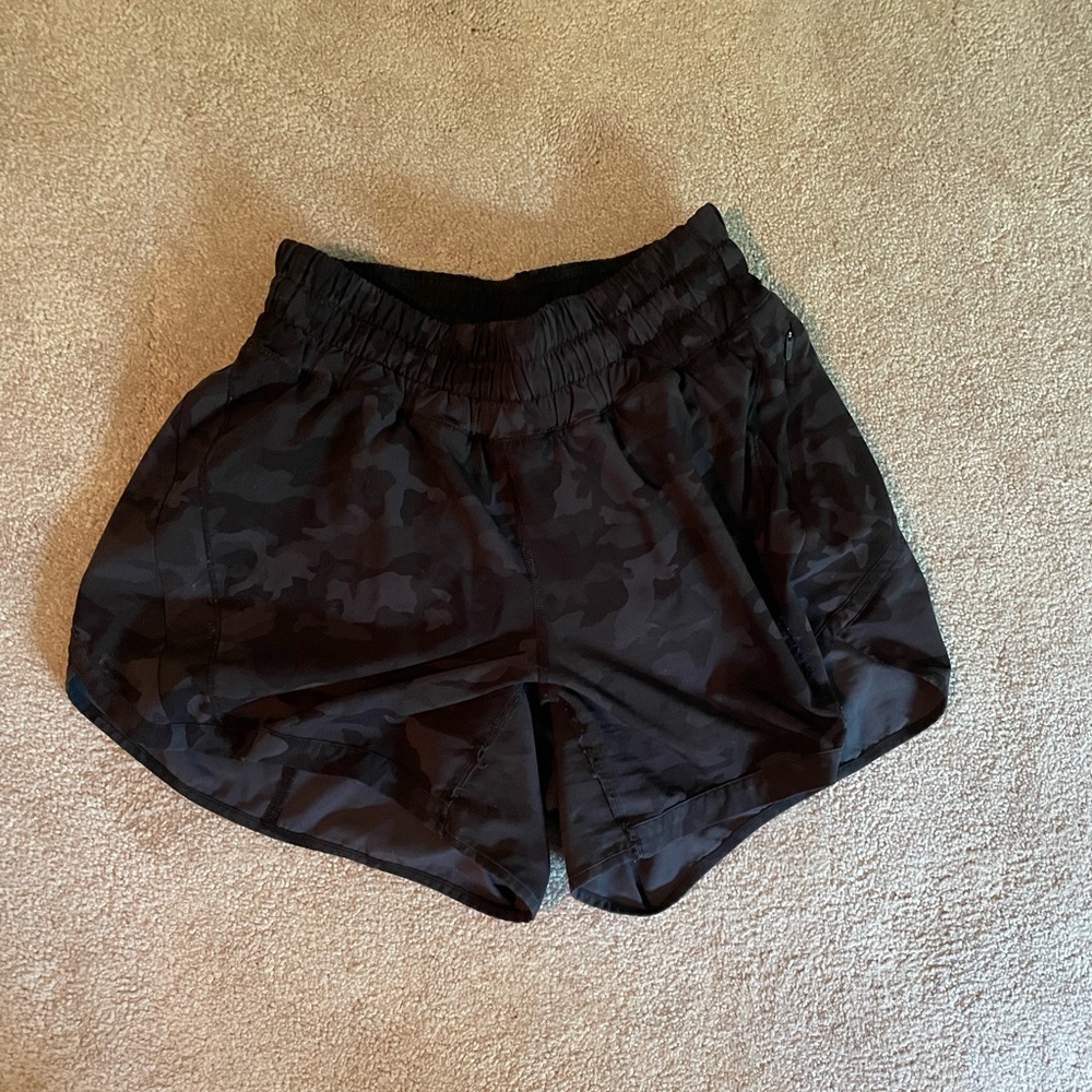 Lululemon camo shorts size 6